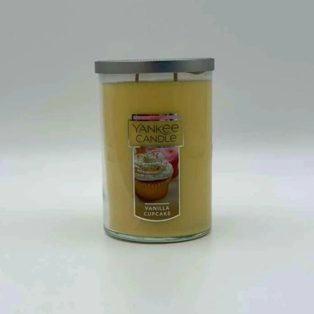 Yankee Candle Vanilla Cupcake‎ Large Jar - 22 oz Scented Candle - NWT